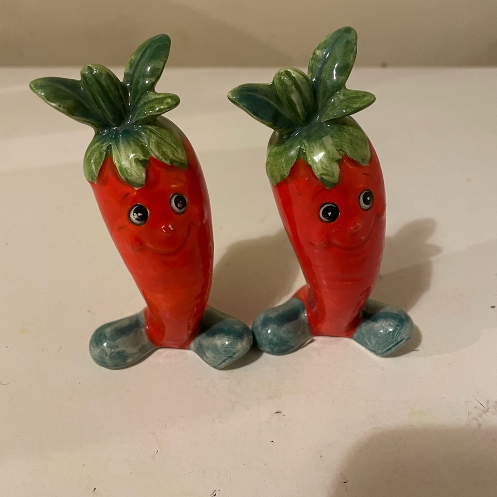 Charming Red and Green Carrot Spice Shakers